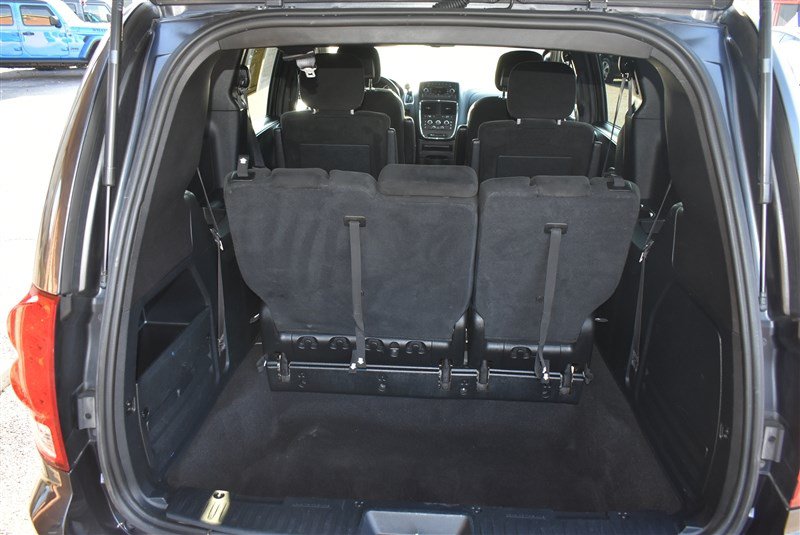 Used 2016 Dodge Grand Caravan SE FWD image 18