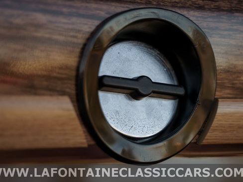 Used 1991 Jeep Grand Wagoneer Base image 27