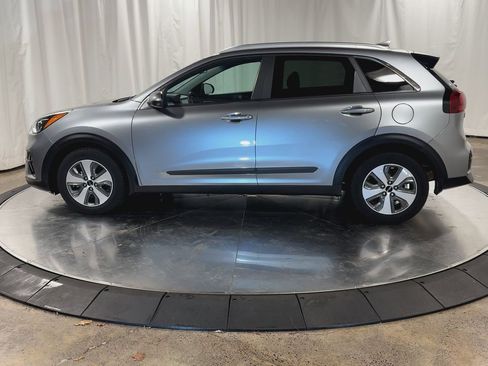 Certified 2022 Kia Niro LX image 7