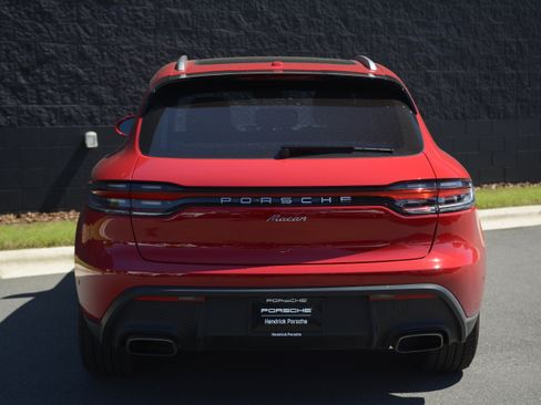 Certified 2026 Porsche Macan AWD/4WD image 6