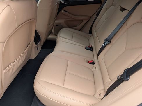 Certified 2025 Porsche Macan AWD/4WD image 28