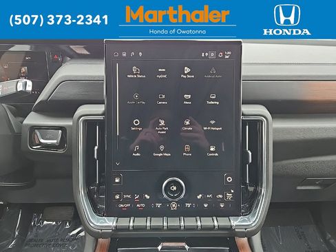 Used 2025 GMC Yukon XL Denali image 23