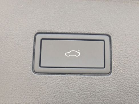 Used 2025 Volkswagen Atlas SE FWD image 27