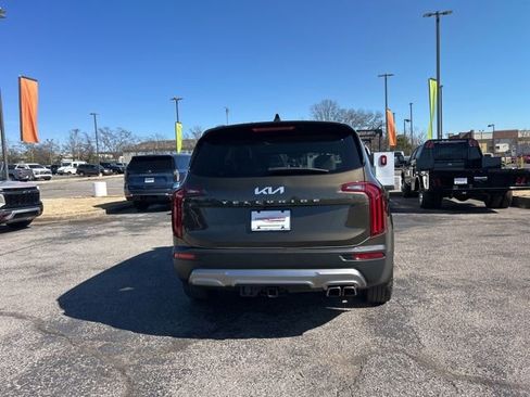 Used 2022 Kia Telluride EX w/ EX Premium Package image 3