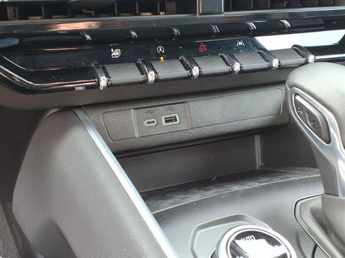 Used 2023 Chevrolet Colorado Z71 w/ Advanced Trailering Package image 9