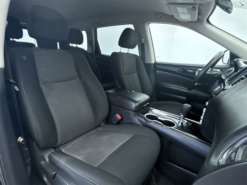 Used 2020 Nissan Pathfinder S image 13