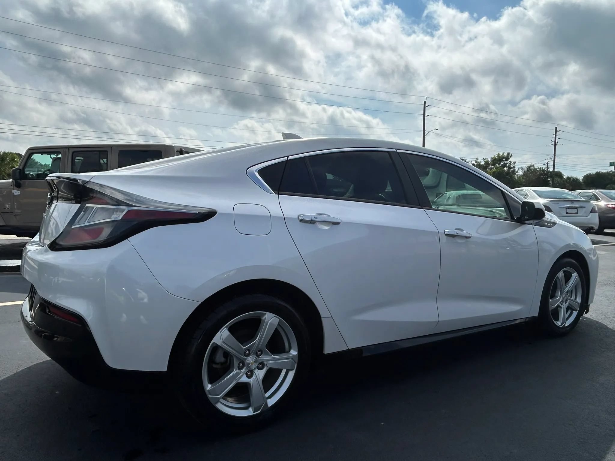 Used 2018 Chevrolet Volt LT w/ Comfort Package FWD image 9