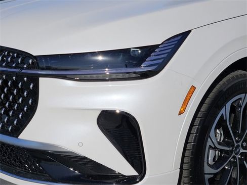 New 2026 Lincoln Nautilus Reserve image 8