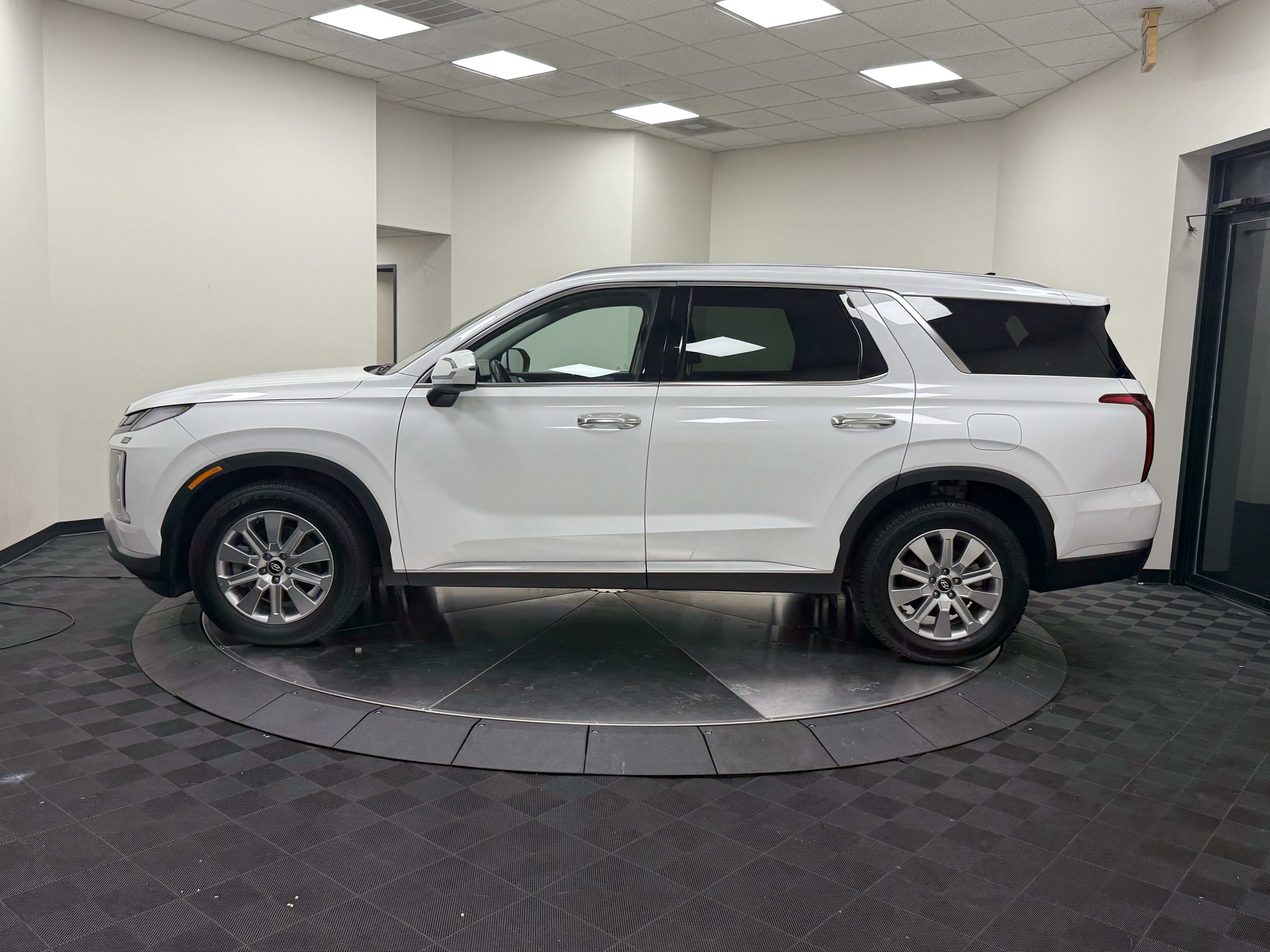 Used 2025 Hyundai Palisade SEL FWD image 4