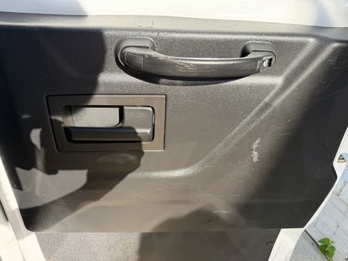 Used 2018 Ford Transit 250 130 Low Roof RWD image 11