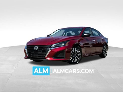 Used 2025 Nissan Altima 2.5 SV FWD image 1