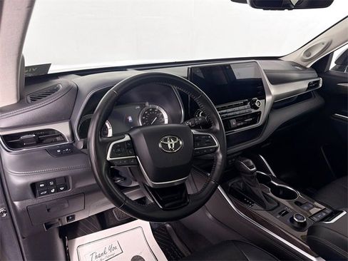 Used 2022 Toyota Highlander Platinum image 9