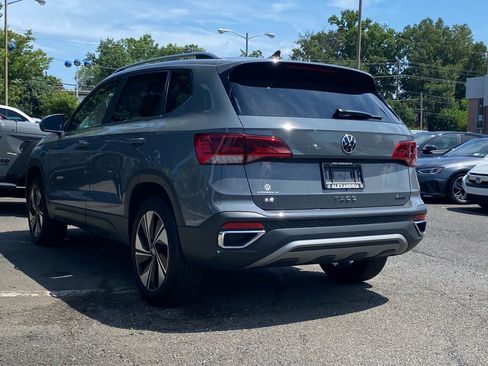 Certified 2023 Volkswagen Taos SE image 5