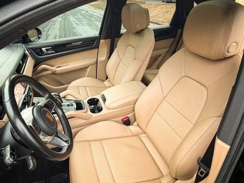 Used 2021 Porsche Cayenne Base image 27