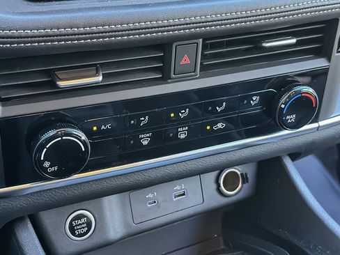 Used 2022 Nissan Rogue S image 17