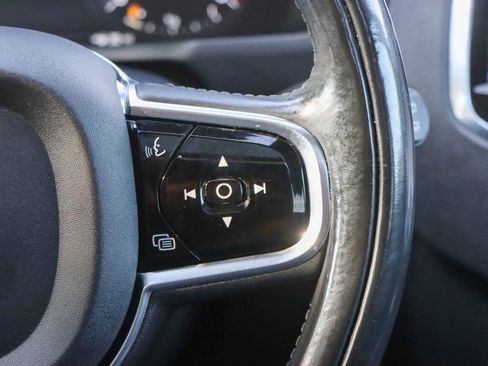 Used 2016 Volvo XC90 T6 Momentum w/ Momentum Plus Package AWD/4WD image 34
