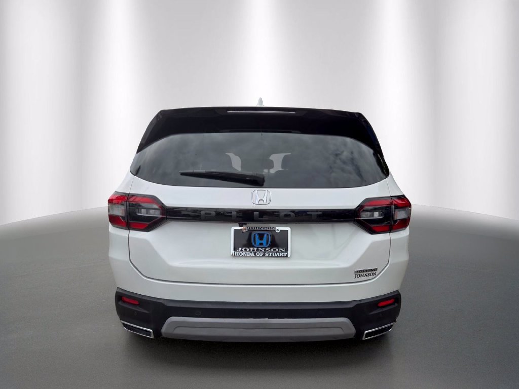 Certified 2024 Honda Pilot Touring image 6
