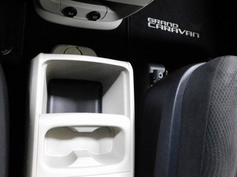 Used 2012 Dodge Grand Caravan SE image 25