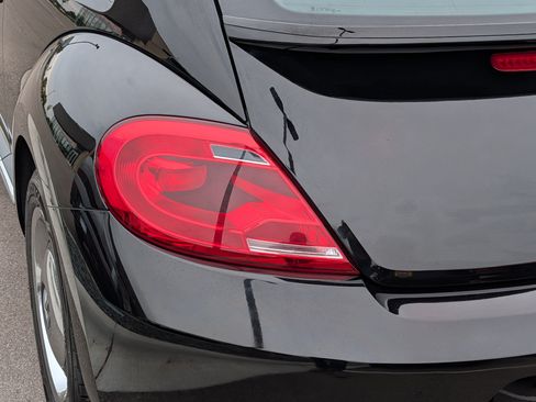 Used 2015 Volkswagen Beetle 1.8T Classic FWD image 17