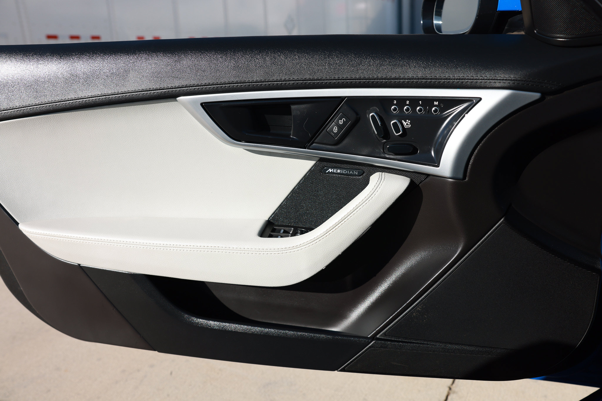 Used 2018 Jaguar F-TYPE Convertible RWD image 43
