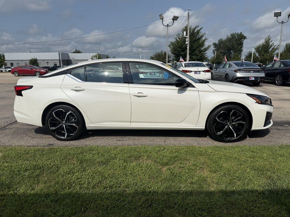 Used 2025 Nissan Altima 2.5 SR w/ SR Premium Package FWD image 7