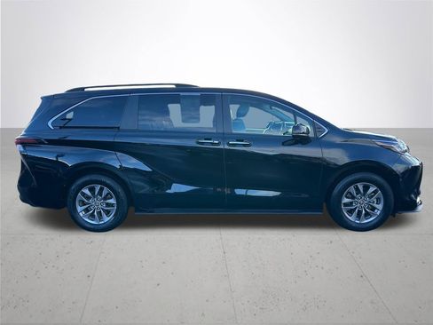 Certified 2023 Toyota Sienna XLE image 7