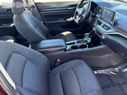 Used 2024 Nissan Altima 2.5 SV image 12