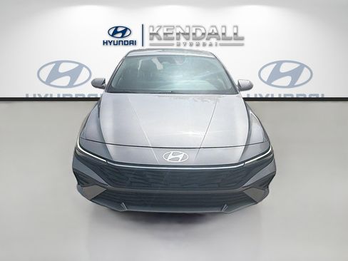 Used 2024 Hyundai Elantra SEL FWD image 2