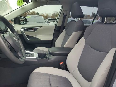 Used 2020 Toyota RAV4 XLE image 15