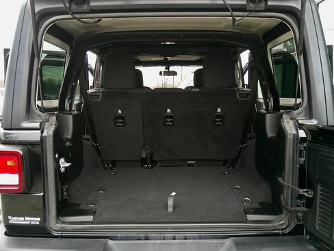 Used 2018 Jeep Wrangler Unlimited Sport S AWD/4WD image 8