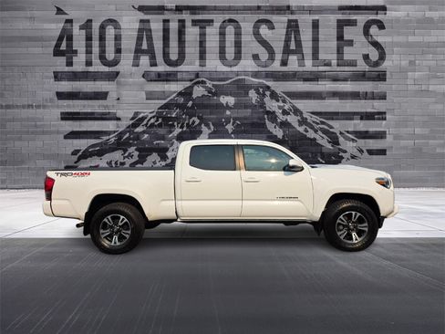 Used 2016 Toyota Tacoma TRD Sport AWD/4WD image 2