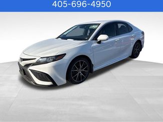 Used 2022 Toyota Camry SE video 1