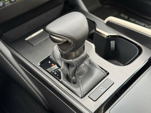 Used 2025 Lexus ES 350 Ultra Luxury image 32