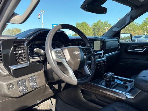 Used 2023 Chevrolet Silverado 1500 RST image 17