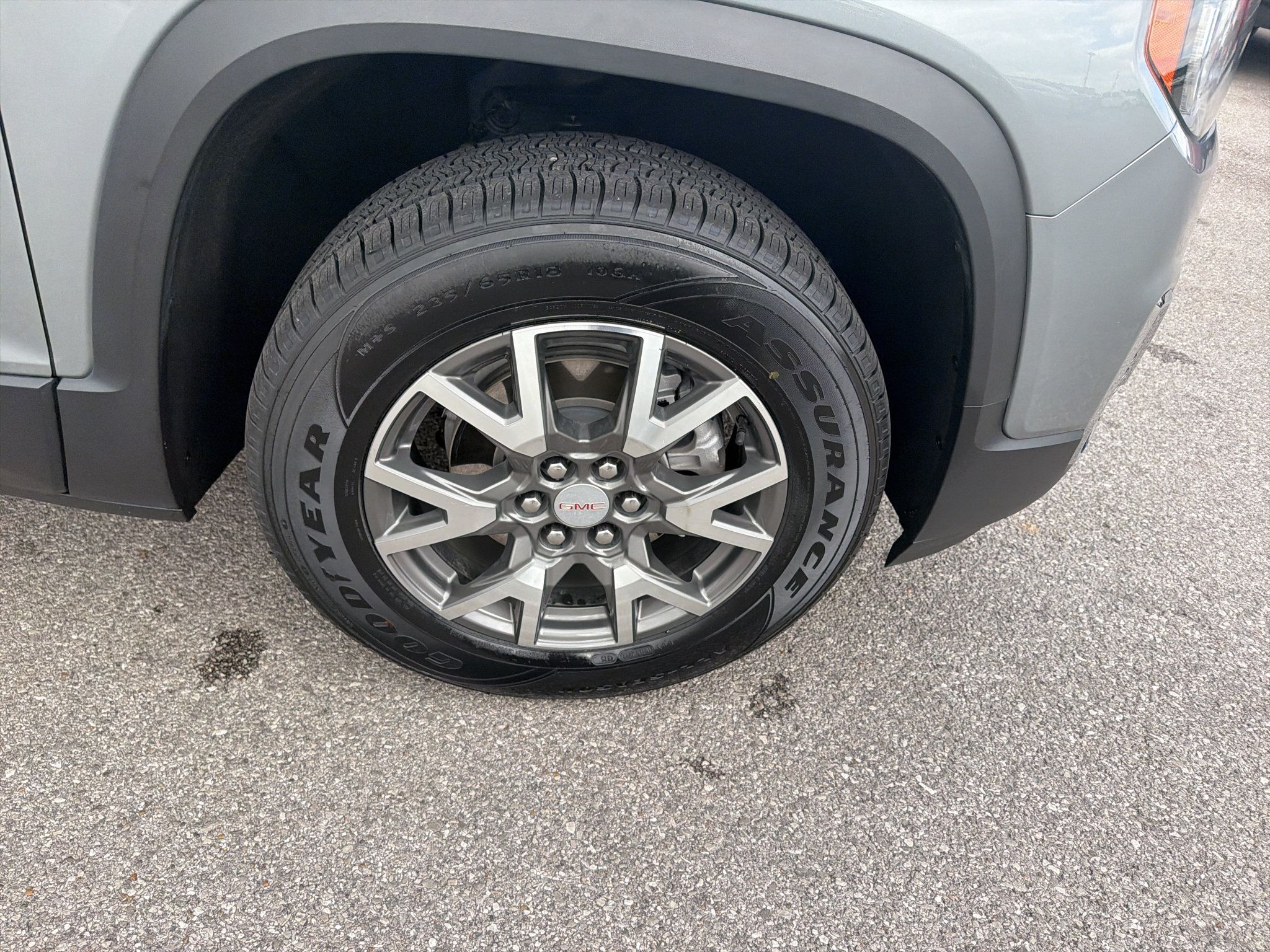 Used 2023 GMC Acadia SLE w/ Driver Convenience Package FWD image 34