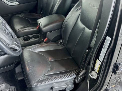 Used 2017 Jeep Wrangler Unlimited Sahara w/ Connectivity Group image 16