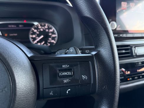 Used 2025 Nissan Pathfinder S FWD image 18