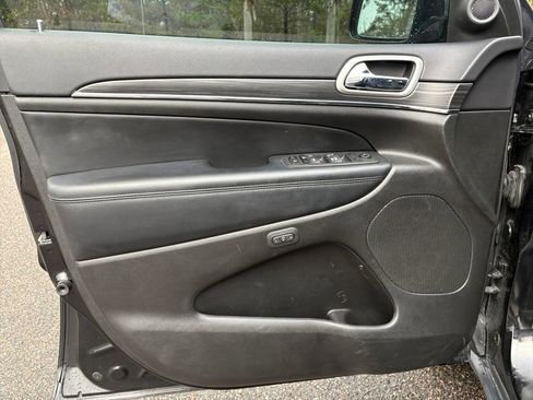 Used 2022 Jeep Grand Cherokee Limited image 16