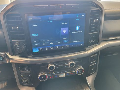 Used 2021 Ford F150 Lariat w/ Max Trailer Tow Package image 17