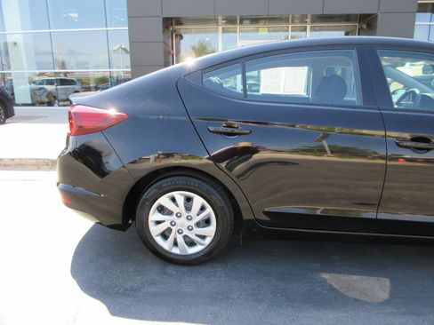 Used 2019 Hyundai Elantra SE w/ Cargo Package FWD image 10