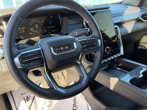 Used 2025 GMC Acadia Elevation image 16