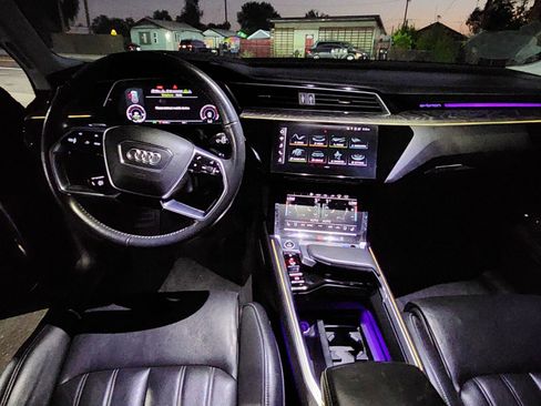Used 2021 Audi e-tron Prestige w/ Prestige Package image 20