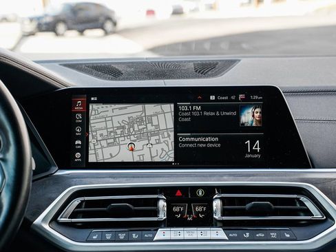 Used 2023 BMW X5 xDrive40i w/ M Sport Package image 13