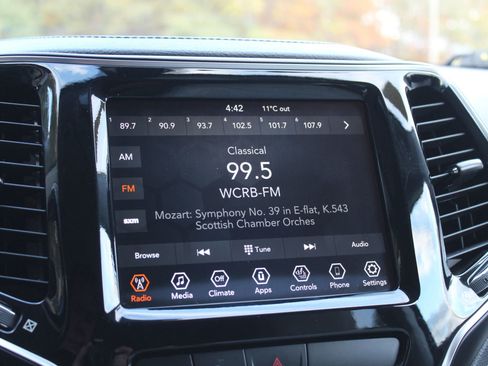 Used 2019 Jeep Cherokee Limited image 32