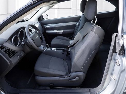 Used 2010 Chrysler Sebring Touring FWD image 7
