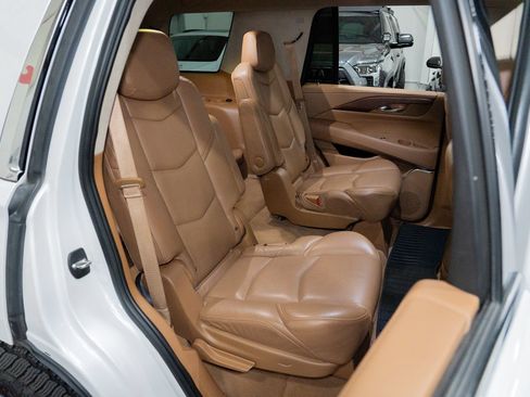 Used 2016 Cadillac Escalade Platinum AWD/4WD image 32
