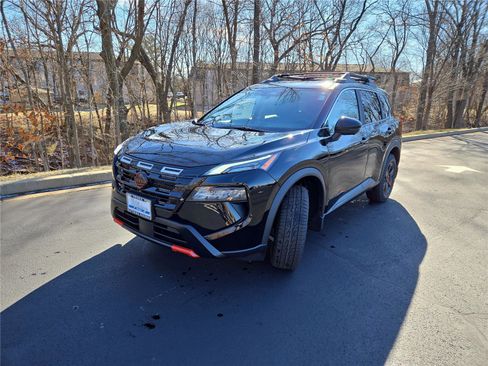 New 2026 Nissan Rogue SV w/ Rock Creek Premium Package AWD/4WD image 4