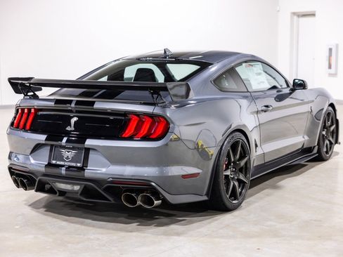 Used 2022 Ford Mustang Shelby GT500 w/ Carbon Fiber Track Pack image 9