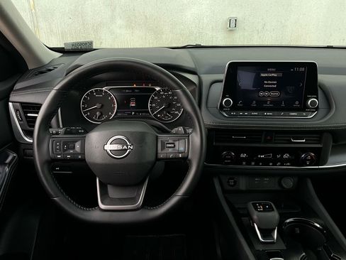 Used 2025 Nissan Rogue SV image 14