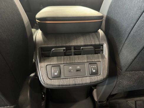 Used 2024 Nissan Ariya AWD image 8